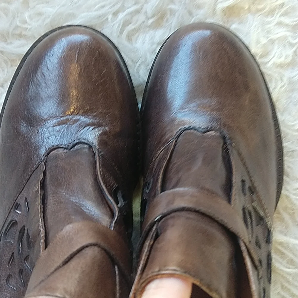 Everybody by B.Z. Moda Slip on Heeled Leather Shoes - Picture 2 of 11